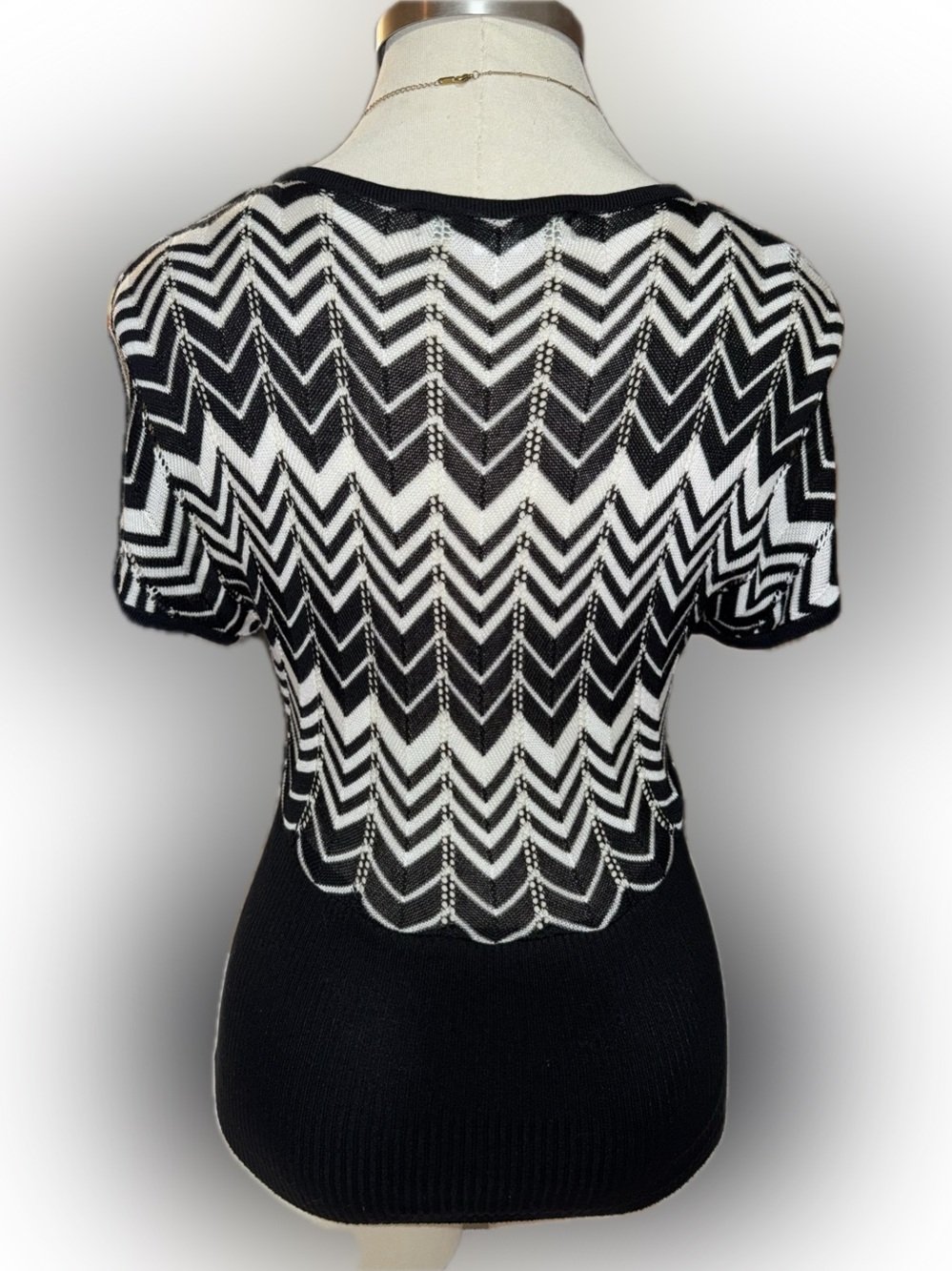 Vintage Bette Paige Black & White Chevron Knit V-Neck Top - Picture 3 of 7